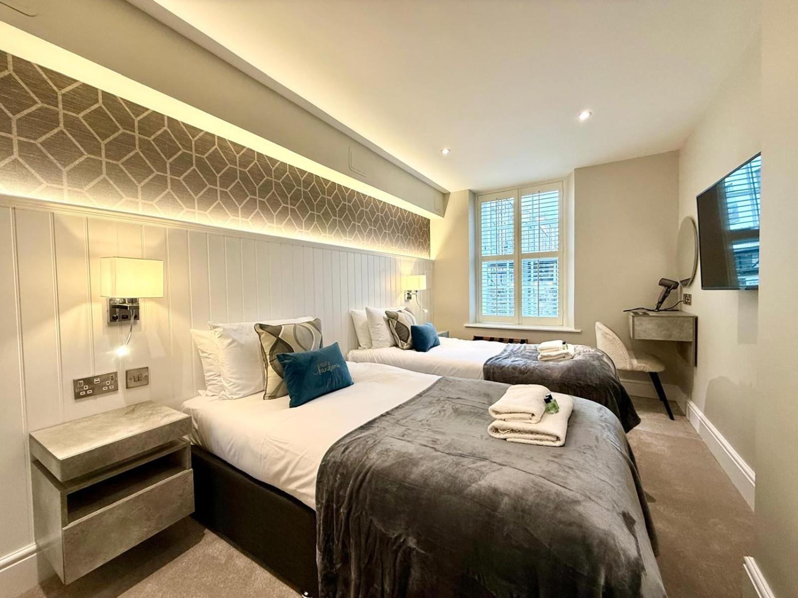Modern 3 Bedroom Apartment, West End — Photos 2