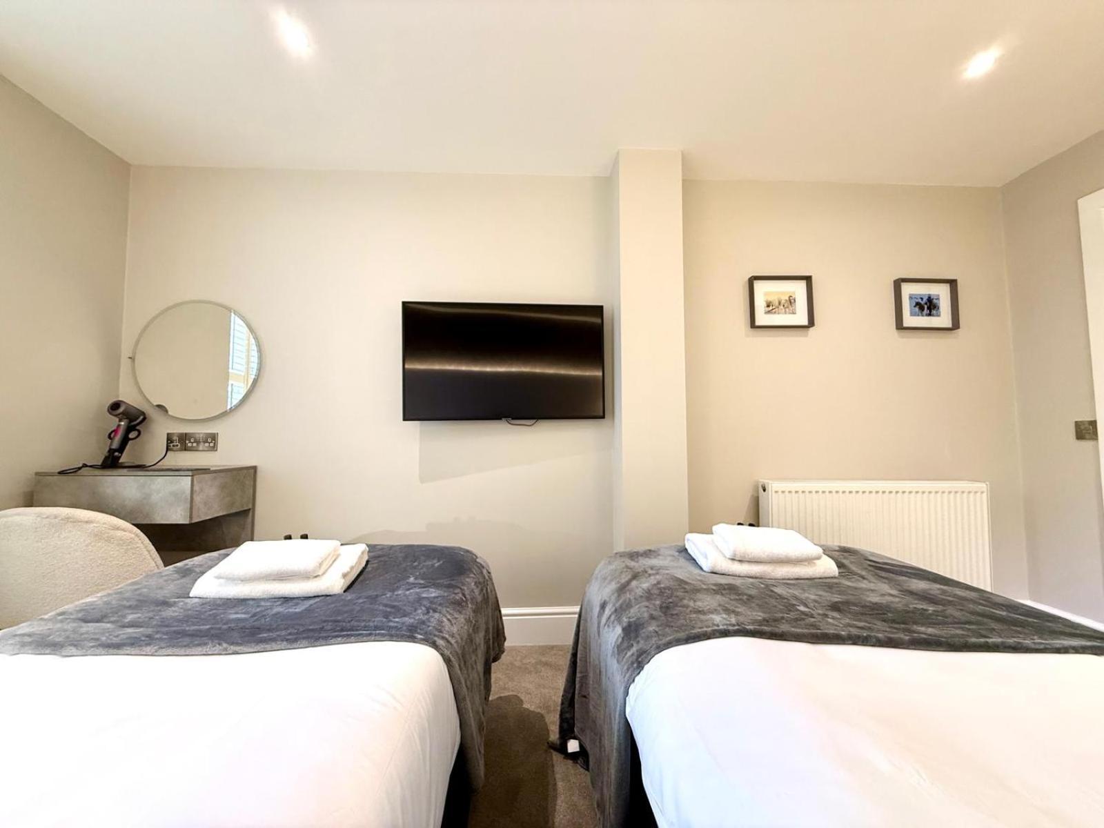 Modern 3 Bedroom Apartment, West End, Edinburgh